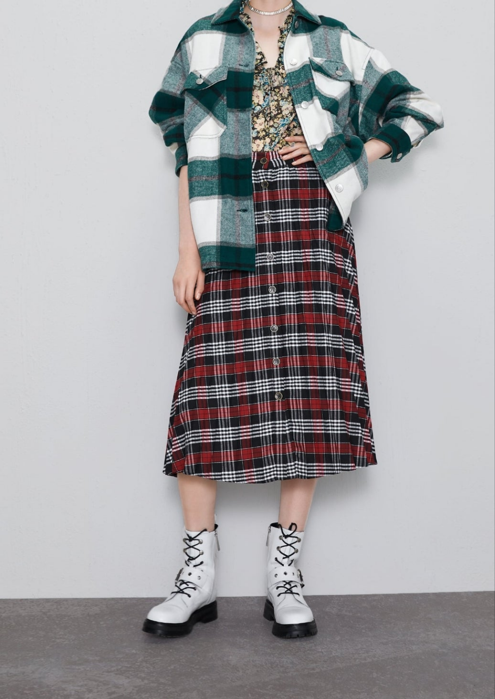Pleated check skirt
