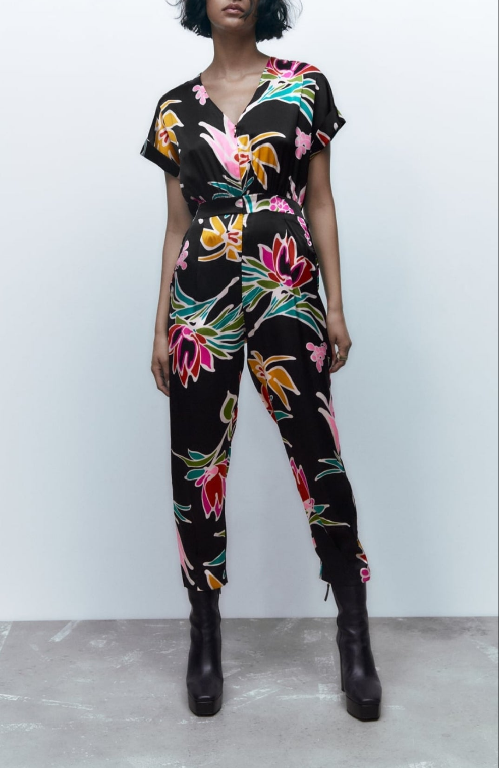 Satin Jumpsuit with zip closure
