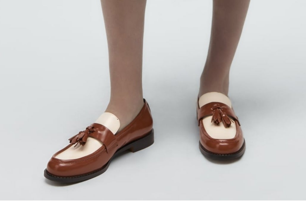 Contrast Loafers with tassels