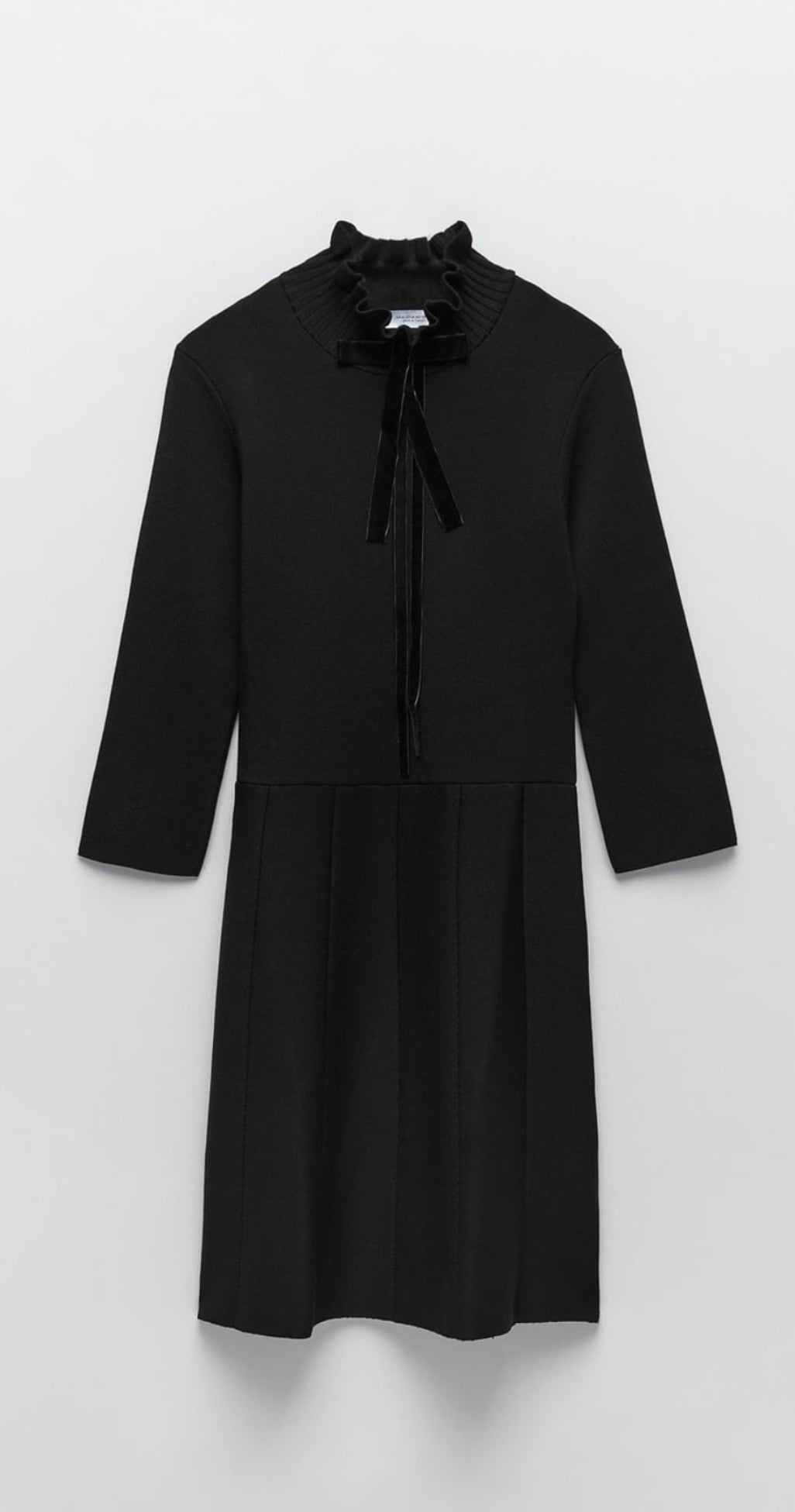 Knit dress with velvet bow