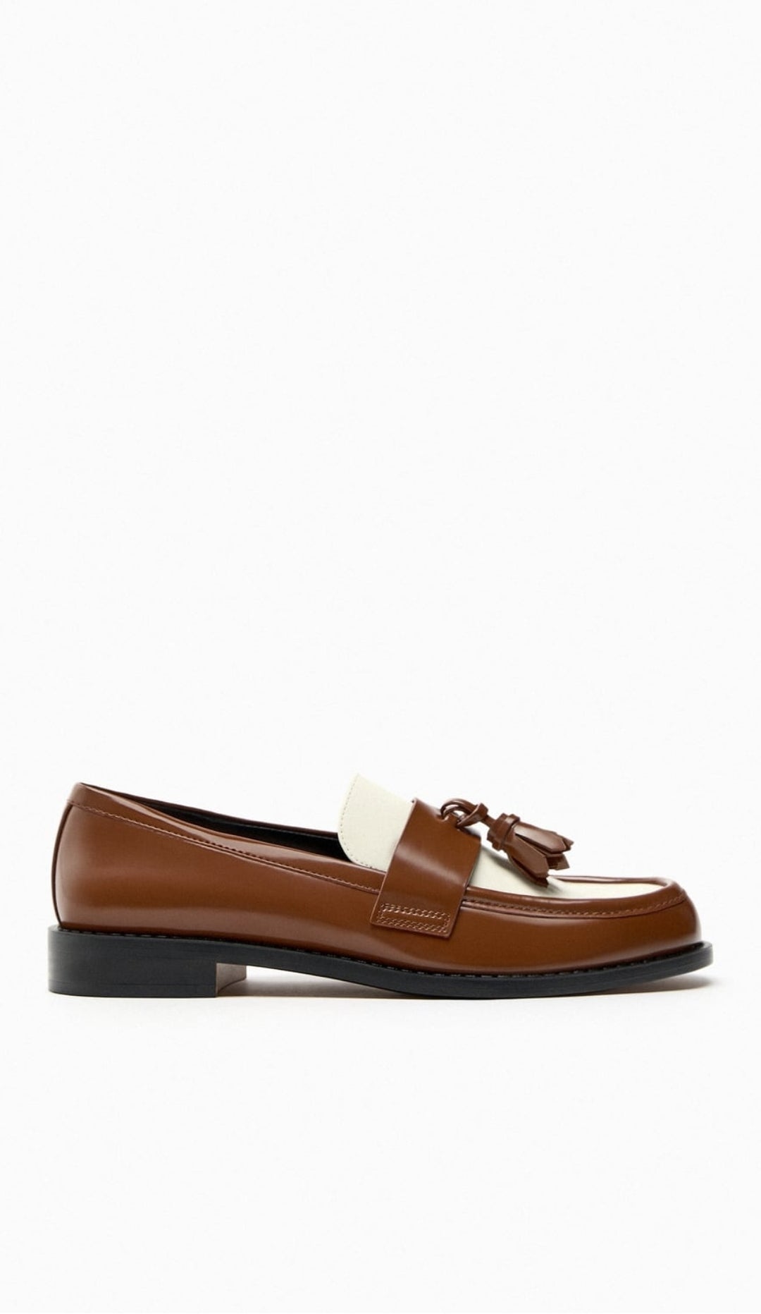 Contrast Loafers with tassels
